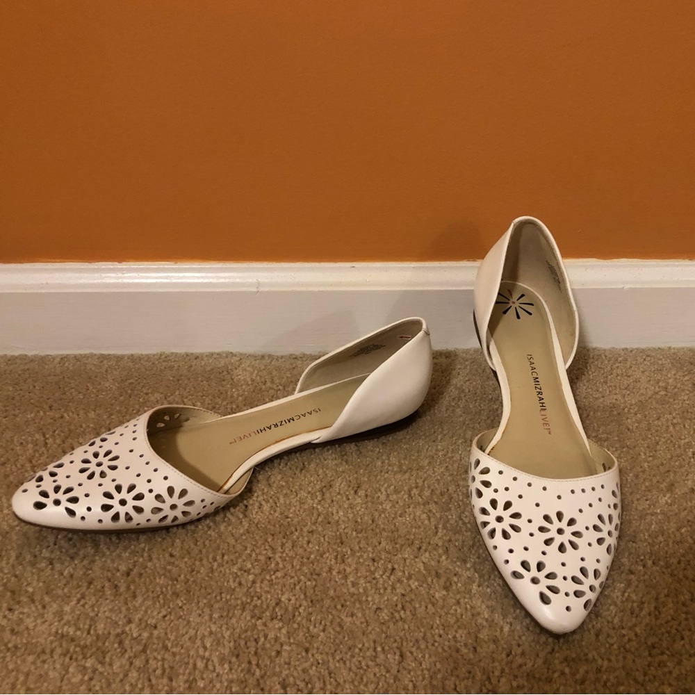 Isaac Mizrahi Cream Floral Cutout Flats
